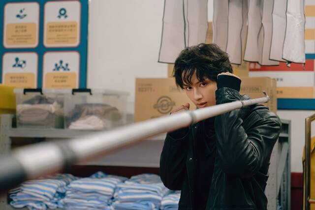 세븐틴 준이 출연하는 영화 포풍추영이 오는 9월 20일 국내에서 개봉한다. /(주)엔케이컨텐츠