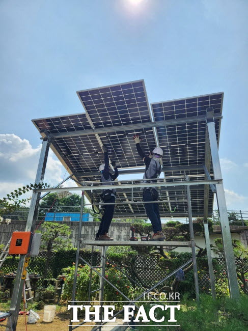 정부 공모 사업을 통해 용인시 처인구 포곡읍 금어리에 설치된 태양광 발전 설비./용인시