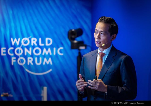 김동관 한화그룹 부회장은 지난해 1월 다보스포럼에 참석해 무탄소 선박을 제시했다. /한화