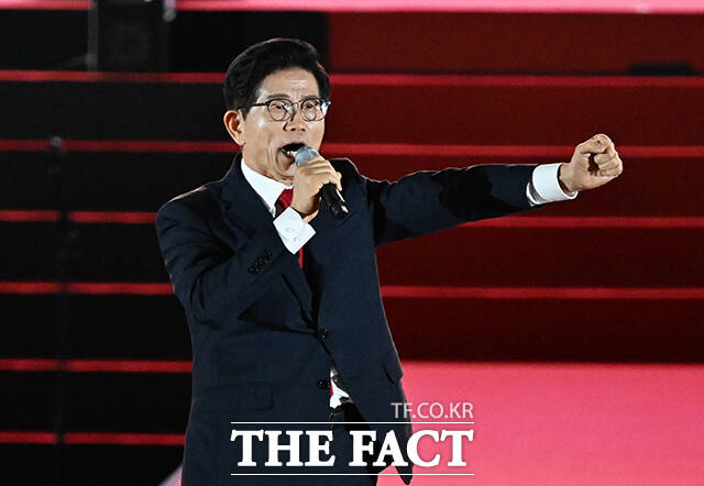 김문수 국민의힘 당 대표 후보가 22일 오후 충북 청주시 오스코에서 열린 국민의힘 제6차 전당대회에 참석해 비전 발표를 하고 있다. /청주=배정한 기자