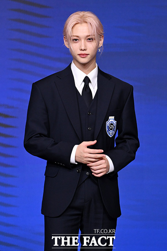 포즈 취하는 필릭스.