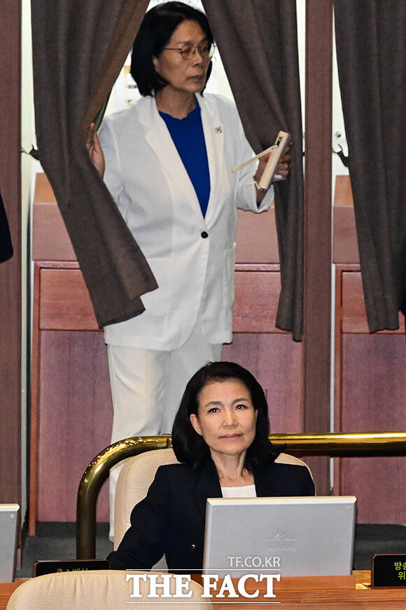 무제한 토론 24시간 후 종결에 대한 표결 절차가 진행되고 있다.