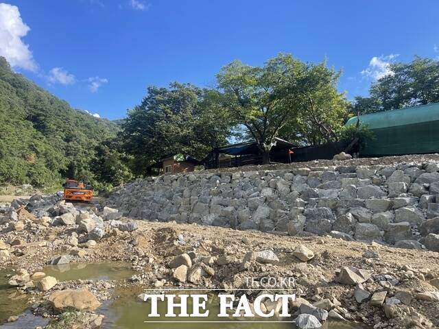금산군 유등천 개선 복구 공사 현장. /금산군