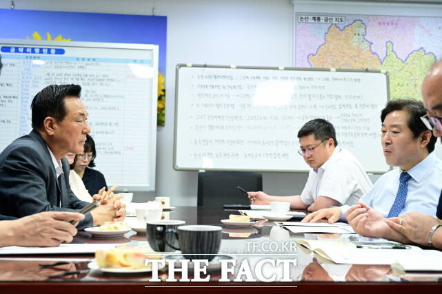 논산시가 지난 22일 국회와 지역 국회의원실을 잇달아 방문해 주요 현안 사업의 필요성과 시급성을 설명했다. /논산시