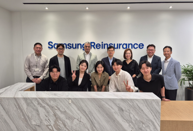 한국 대표팀 4ever 및 관계자들이 대회 전날 삼성Re를 방문해 기념촬영을 진행하고 있다. /삼성화재