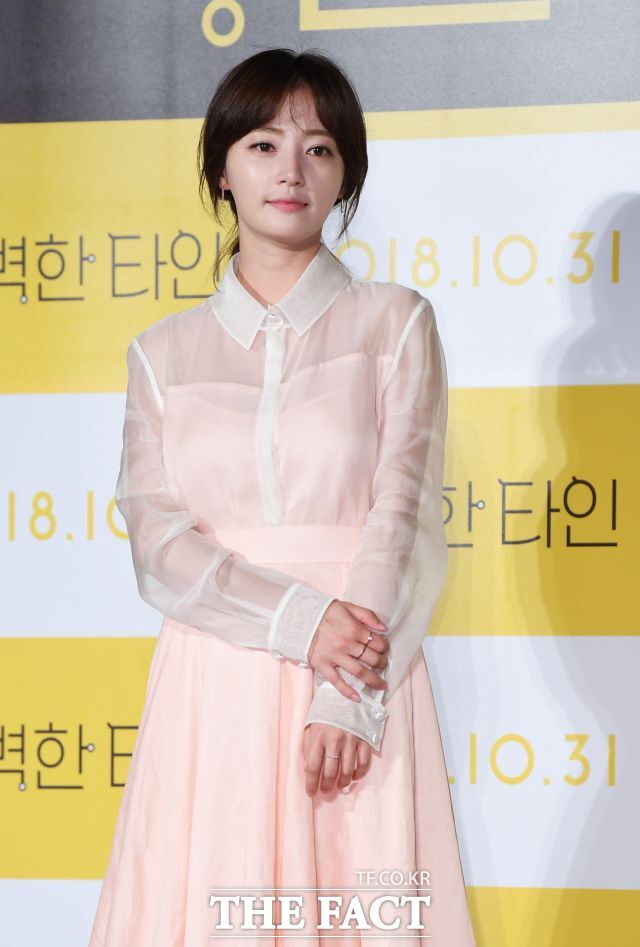 배우 송하윤에게 학교 폭력을 당했다고 주장하는 A씨가 법적 대응을 예고했다./더팩트DB