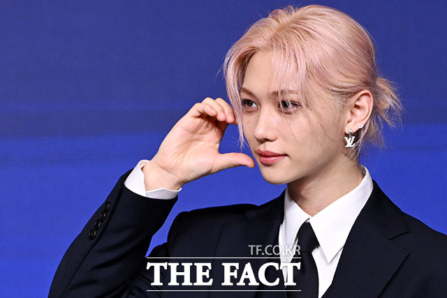 필릭스 클로즈업 부르는 외모