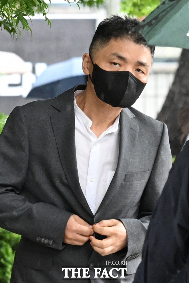 김범수 카카오 경영쇄신위원장이 20일 오전 서울 양천구 서울남부지방법원에서 열린 자본시장법 위반 혐의 공판에 출석하고 있다. /서예원 기자
