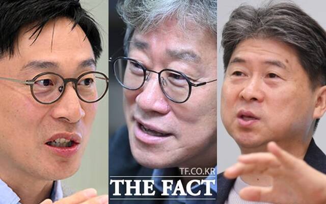 전기정 LG AI연구원 부문장, 안기현 한국반도체산업협회 전무, 안윤기 포스코경영연구원 상무(왼쪽부터)가 더팩트와 인터뷰를 진행하고 있다. /더팩트 DB