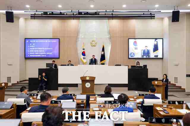 당진시의회는 22일 제122회 임시회를 열고 ‘제4회 추가경정예산안’을 의결했다. /당진시의회