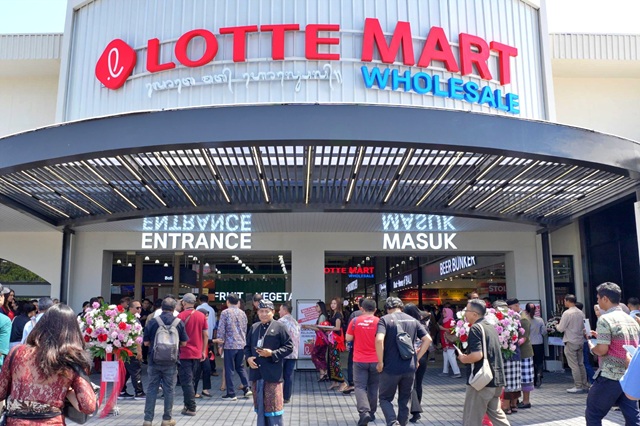 지난 21일 인도네사아 롯데마트 발리점 매장이 하이브리드형 매장으로 재단장했다. /롯데마트