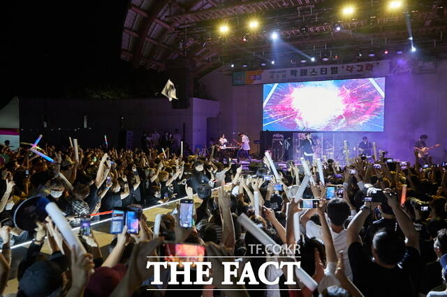 신정호정원 야외음악당에서 열리는 ‘달그樂 페스티벌’ 모습./아산시