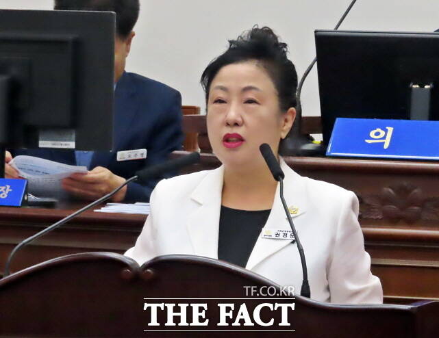 권경운 의원이 25일 공주시의회 제260회 임시회 제1차본회의에서 5분 자유발언을 하고 있다. /김형중 기자