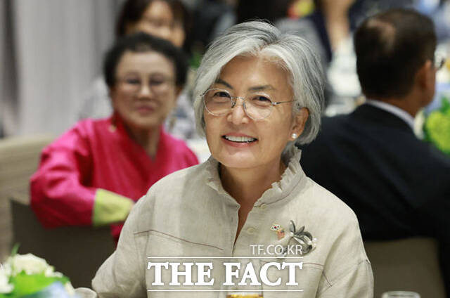 강경화 전 외교부 장관이 재미동포 만찬 간담회에 참석하고 있다.