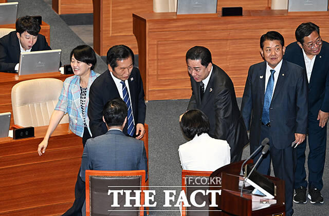 상법 일부개정법률안에 대한 필리버스터 중단 표결.