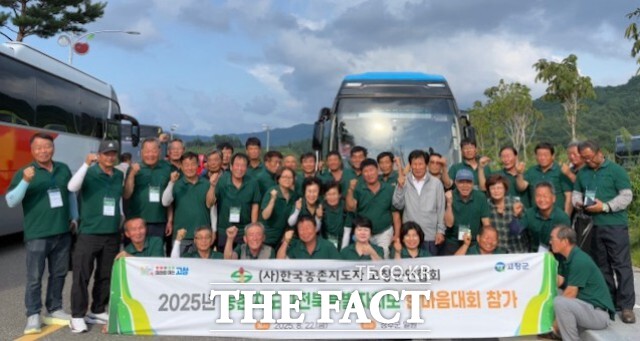 고창군농촌지도자연합회는 22일 장수군 종합실내체육관에서 열린 ‘2025 한국농촌지도자 전북도연합회 한마음대회’에 참가해 도내 농촌지도자 회원들과 함께 우애를 다지고 활발한 교류활동을 펼쳤다. / 고창군