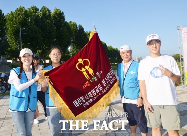 호국보훈기념사업회는 제15대 청소년봉사단 발대식을 개최했다. 총단장에는 오형택 군(지족고 2년)과 김서윤 양(대전여고 1년)이 맡았다. /선치영 기자
