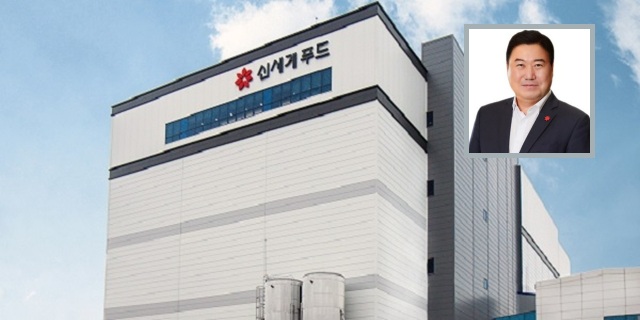 신세계푸드가 강승협 대표이사(사진 우측 상단) 취임 이후 저수익 신사업들을 정리하고 있는 가운데 미래 성장동력 확보 전략이 주목된다. /신세계푸드