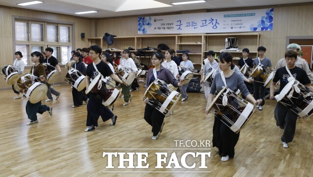 고창군 성송면에 위치한 고창농악전수관은 교육, 공연, 축제, 연구의 거점으로 연간 4000여 명이 방문한다. /고창군
