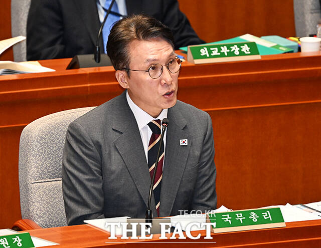 김민석 국무총리가 25일 오전 서울 여의도 국회에서 열린 예산결산위원회 전체회의에 참석해 질의에 답변을 하고 있다. /국회=배정한 기자