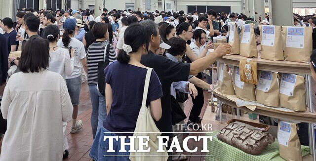 농림축산식품부와 한국농수산식품유통공사가 햇밀장을 개최하고 있다. /한국농수산식품유통공사