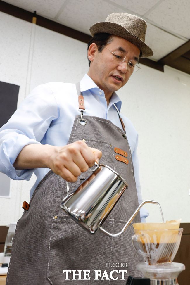 고양시가 미루꾸커피와 실버바리스타 양성교육 협약을 체결했다. /고양시