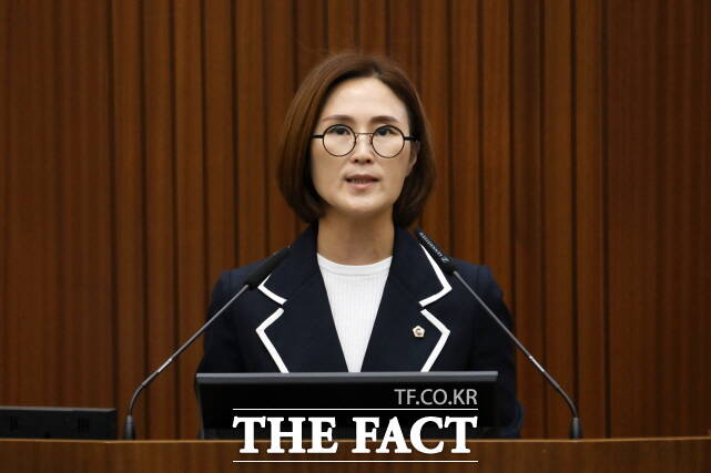 김현미 세종시회 의원이 25일 시의회 제100회 임시회 1차 본회의에서 5분 자유발언을 하고 있다. /세종시의회