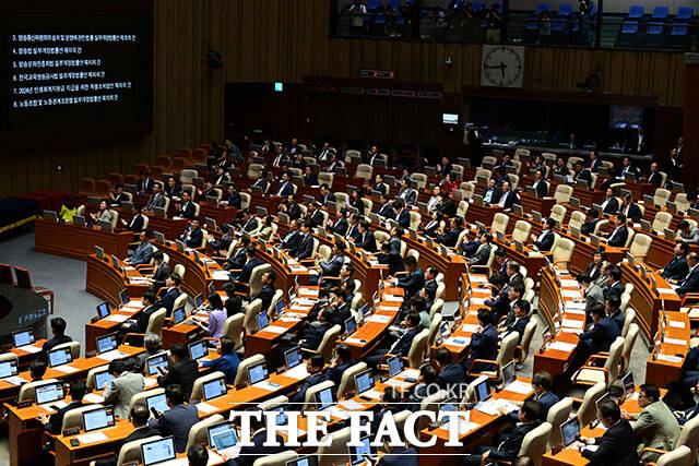 노란봉투법(노동조합 및 노동관계조정법 2·3조 개정안)이 국회 본회의를 통과했다. 노동계는 숙원을 풀었다는 입장이지만, 제조업을 중심으로 한 산업계는 향후 법적 분쟁을 우려한다. /남윤호 기자