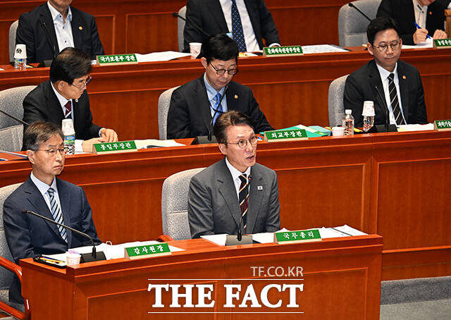 질의에 답변하는 김민석 국무총리.