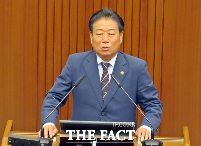 김충식 의원이 25일 세종시의회 제100회 임시회 1차 본회의에서 5분 자유발언을 하고 있다. /김형중 기자