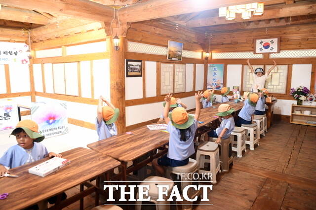 25일 완주군이 관내 어린이들을 대상으로 독립운동 역사 프로그램을 운영하고 있다. /완주군