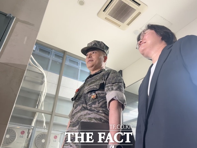 박정훈 해병대 수사단장(대령)이 25일 오전 서울 서초구 채상병특검 사무실에 출석하고 있다. /김해인 기자