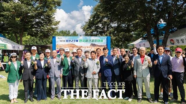 25일 경남 합천파크골프장에서 제1회 합천군수배 전국파크골프대회가 열렸다./합천군