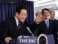  이재명, 공군1호기 기자간담회 