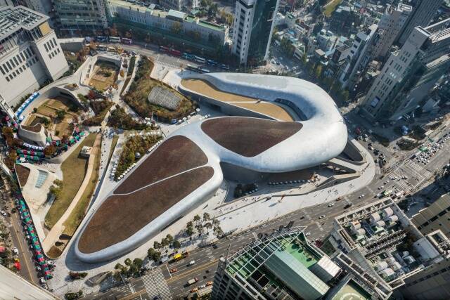 9월 14일까지 진행되는 DDP 디자인&아트는 DDP 외부 공간을 활용한 야외 설치미술 전시다. /서울시