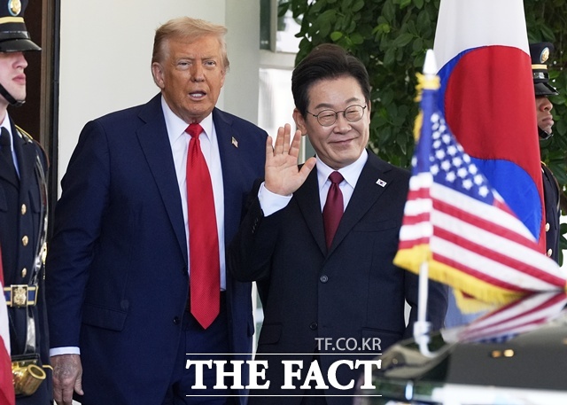 이재명 대통령은 25일 오후(현지시간) 12시32분 도널드 트럼프 미국 대통령과의 한미 정상회담을 위해 미국 워싱턴D.C. 백악관에 도착했다. /워싱턴=AP.뉴시스