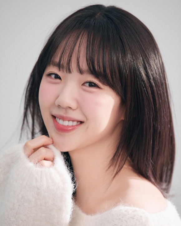 배우 지예은이 몸 상태를 돌보며 건강 회복에 집중하기 위해 9월부터 당분간 활동을 중단한다. /씨피엔터테인먼트