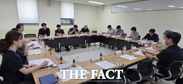 26일 전북 전주시가 전주시 도시재생지원센터에서 지역 영화인들과 서로 교류하고 협력하기 위해 간담회를 가졌다. /전주시