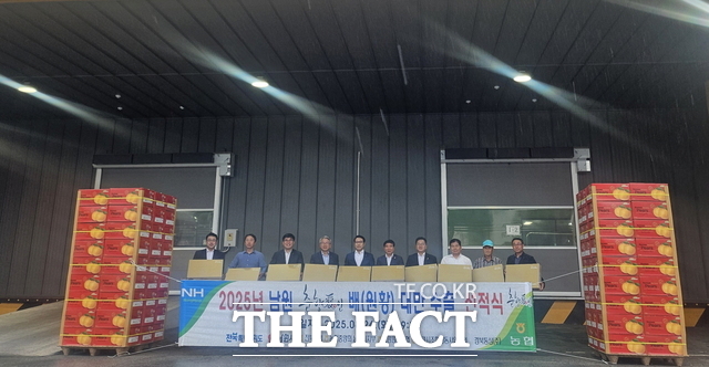 26일 전북농협은 남원원예농협, 남원시조합공동사업법인과 함께 남원지역 배의 대만 수출을 기념하기 위해 선전식을 가졌다. /전북농협