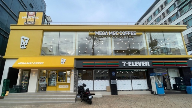 최근 메가MGC커피가 직영매장 논현힐탑점을 오픈했다. /메가MGC커피