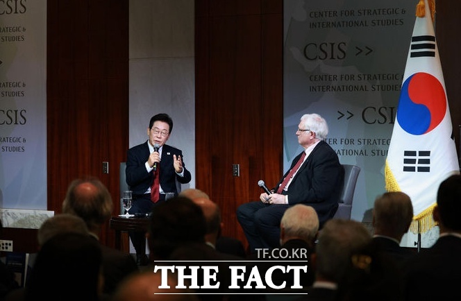 이재명 대통령이 25일(현지 시간) 미국 워싱턴DC 전략국제문제연구소(CSIS)에서 정책 연설을 마친 뒤 질문에 답변하고 있다. /워싱턴=뉴시스