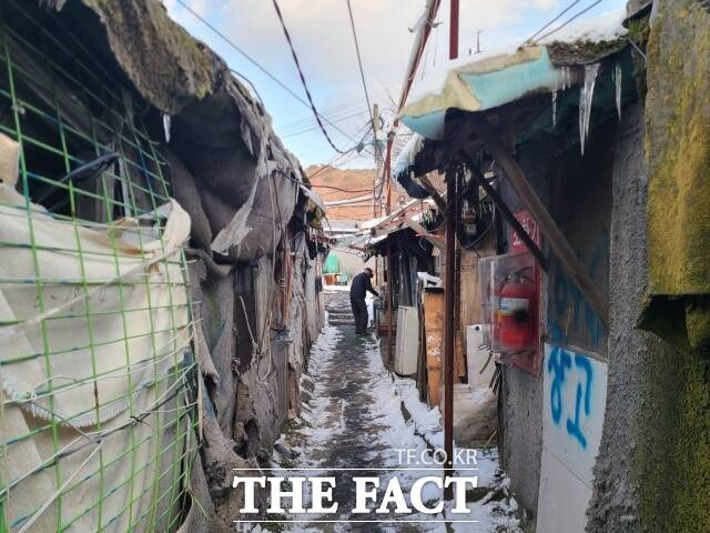 구룡마을에는 재개발을 통해 3800여가구 규모의 아파트 단지가 들어설 예정이다. /더팩트 DB