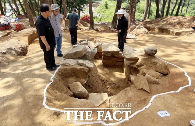정읍 은선리와 도계리 고분군에서 금제 장신구와 백제계 토기·철기가 대거 출토됐다. /정읍시