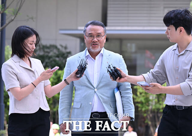 이일준 삼부토건 회장이 10일 오전 피의자 신분으로 서울 종로구 KT광화문빌딩 웨스트에 마련된 민중기 특검 사무실에 출석하고 있다. /이새롬 기자