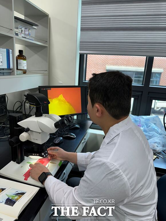 당진시농업기술센터는 자가 육묘 농가를 대상으로 화아분화 검경 서비스를 실시한다. /당진시