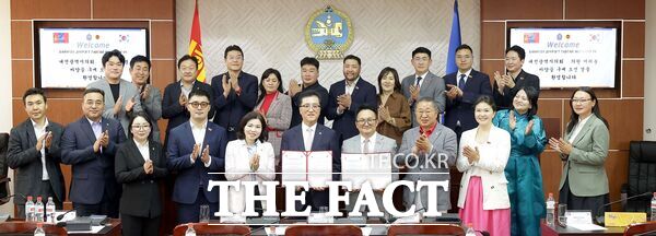대전시의회 대표단이 26일 몽골 울란바토르시 바양골구를 찾아 바양골구 의회와 교류 협력 강화를 위한 업무협약(MOU)을 체결했다./대전시의회