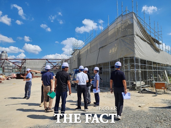 대전시가 25일 관내 여객자동차 운수사업자들을 대상으로 유성복합터미널 건립 현장 설명회를 개최하고 있다./대전시