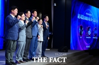  더팩트미래전략포럼 응원하는 김병기 원내대표와 이준석 대표 [포토]