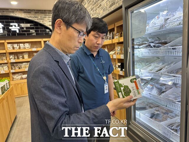 전남도가 음식점 위생 특별점검을 실시하고 있다. /전남도