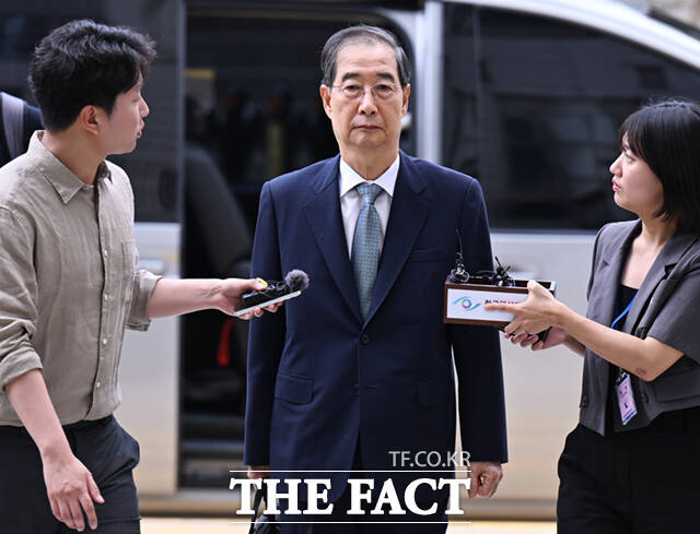 내란 사건을 수사하는 조은석 특별검사팀이 27일 한덕수 전 국무총리의 구속영장실질심사를 앞두고 법원에 362쪽 분량의 구속 필요 의견서를 제출하고 160쪽 분량의 파워포인트(PPT)를 준비했다. /이새롬 기자